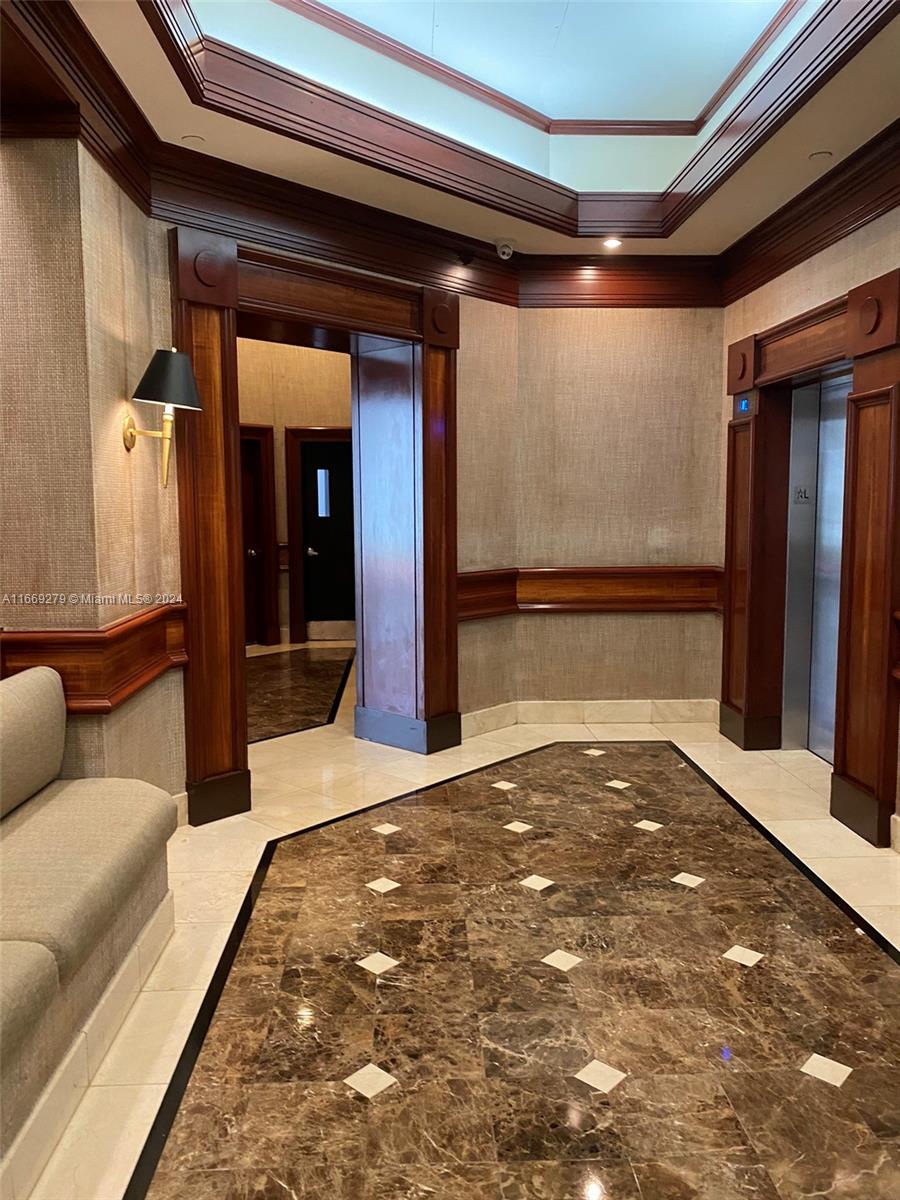 20185 E Country Club Dr # 2105
