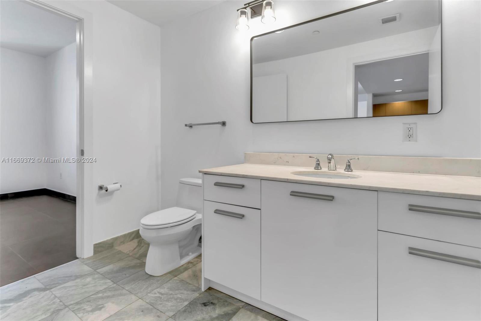 1050 Brickell Ave # 1808