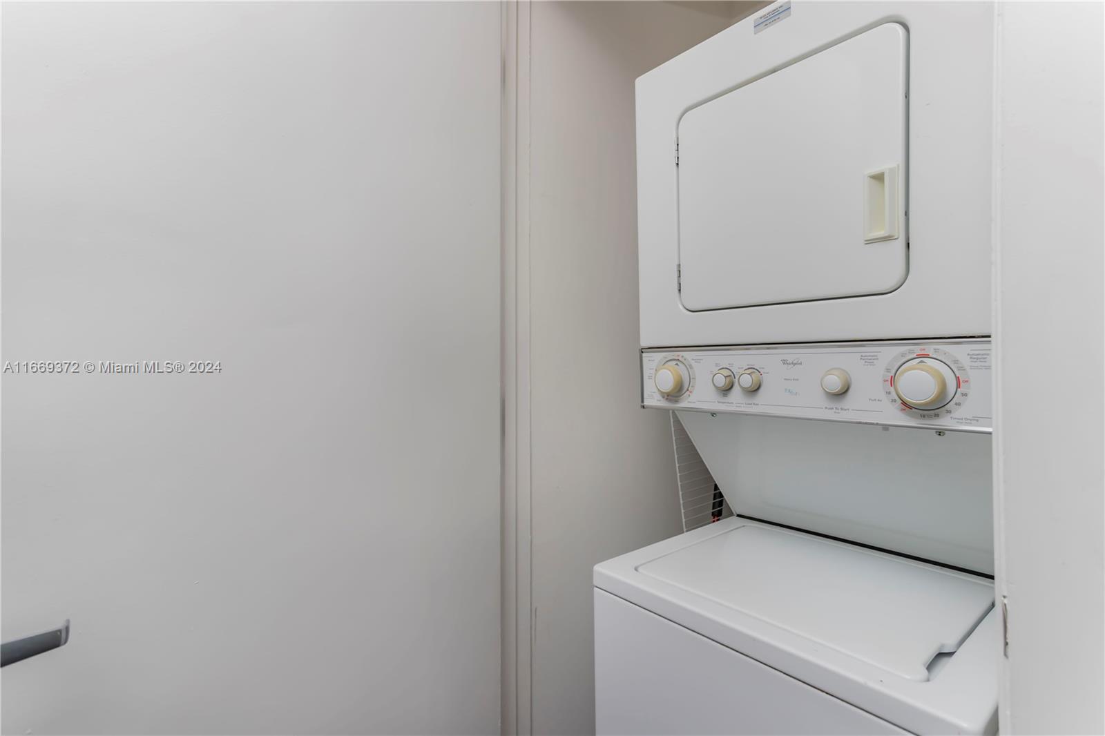 1050 Brickell Ave # 1808