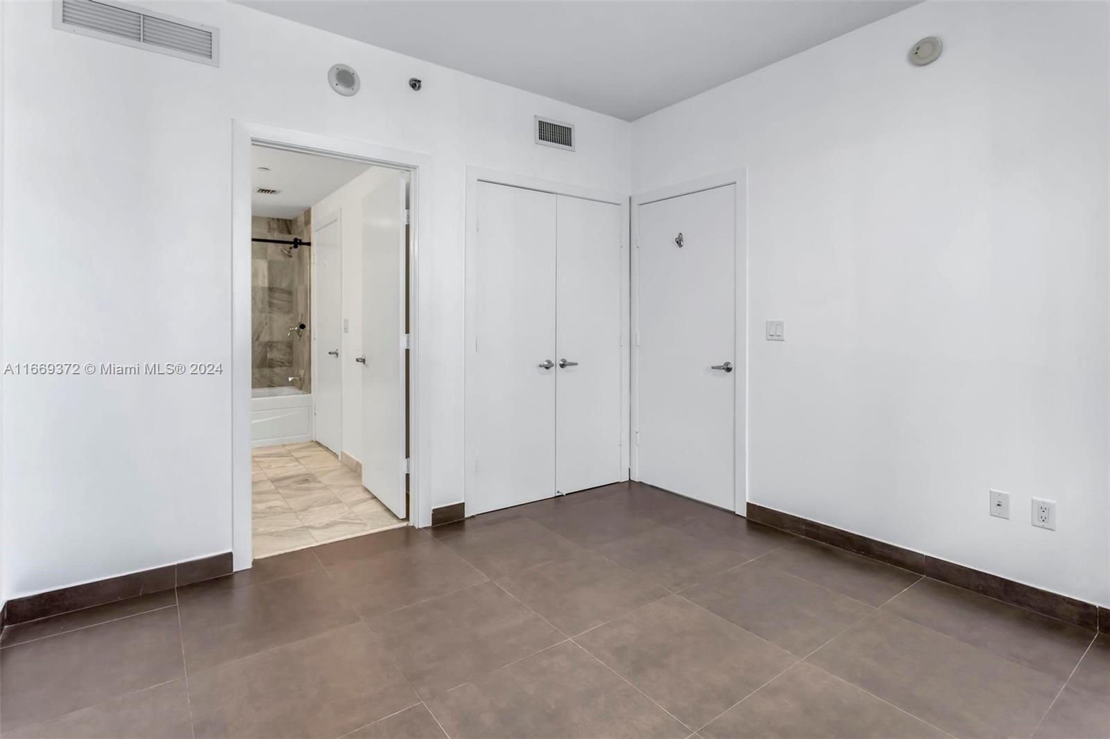 1050 Brickell Ave # 1808