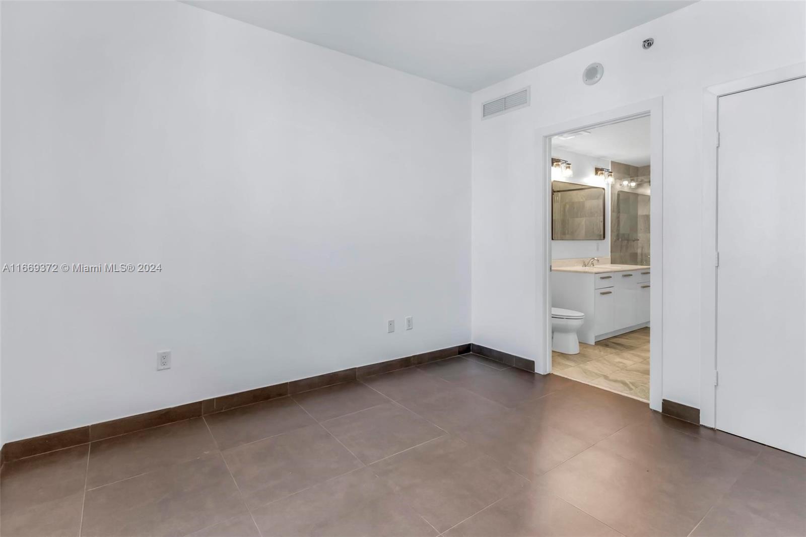 1050 Brickell Ave # 1808