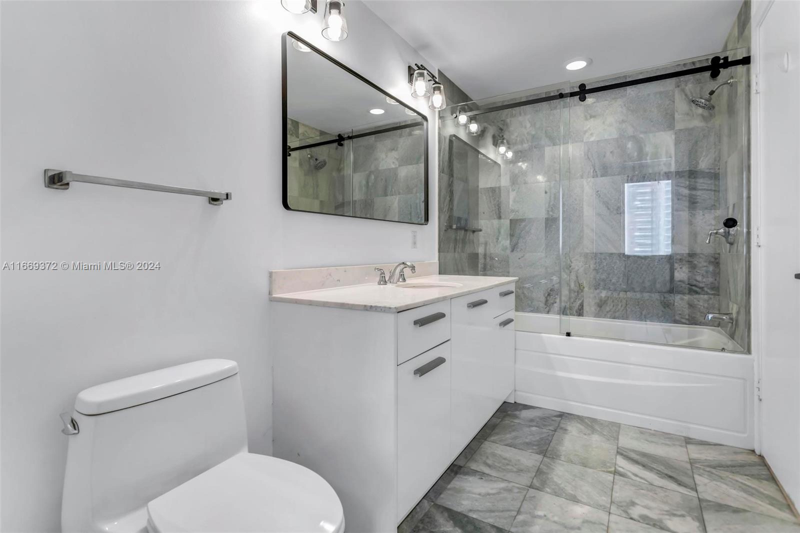 1050 Brickell Ave # 1808