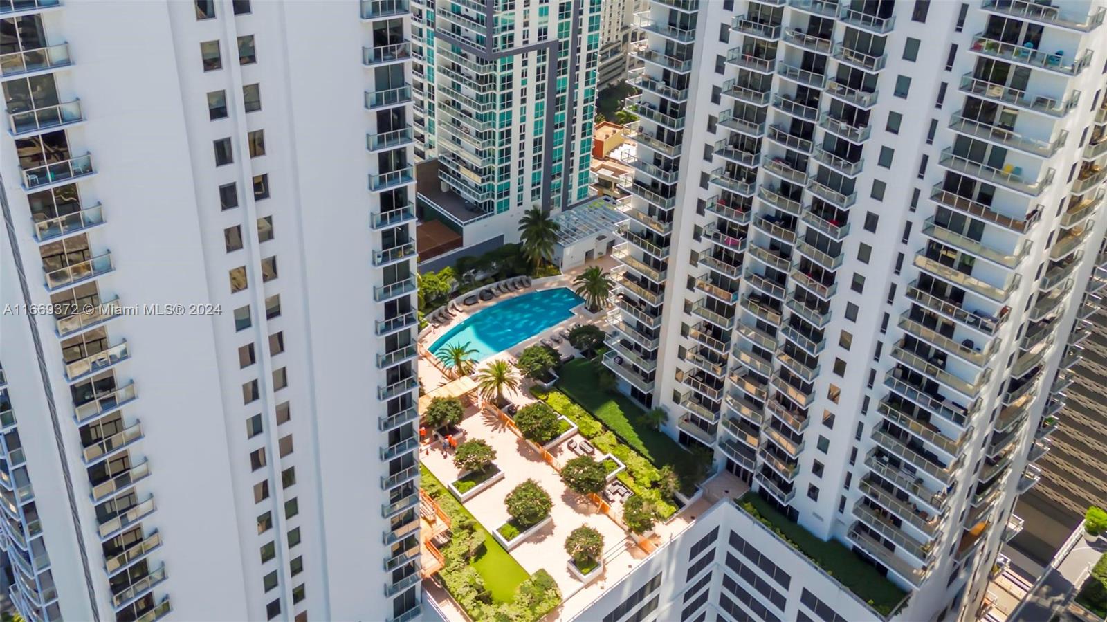 1050 Brickell Ave # 1808