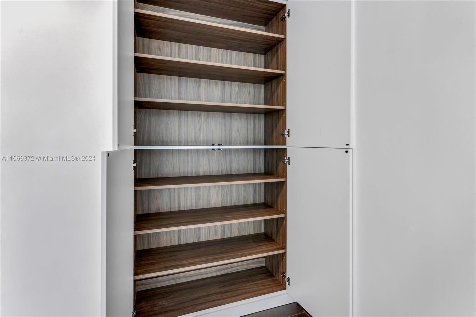 1050 Brickell Ave # 1808