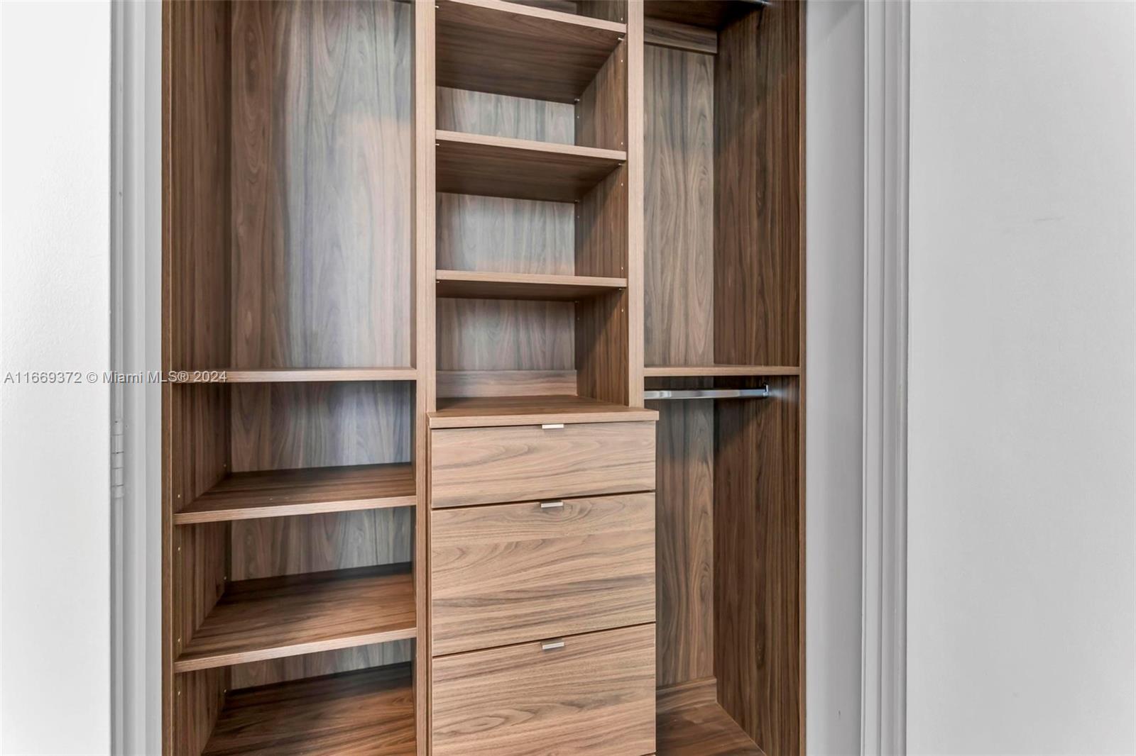 1050 Brickell Ave # 1808