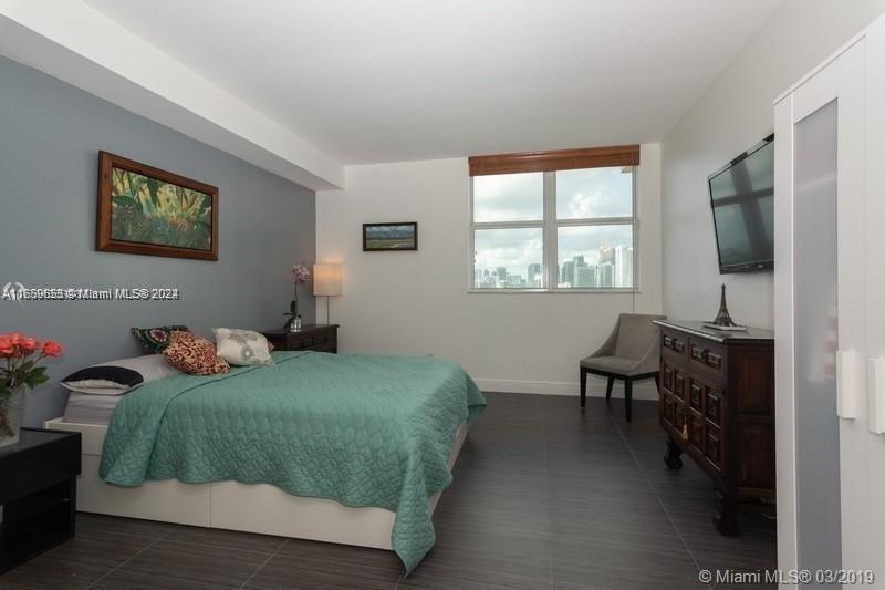 2475 Brickell Ave # 1905