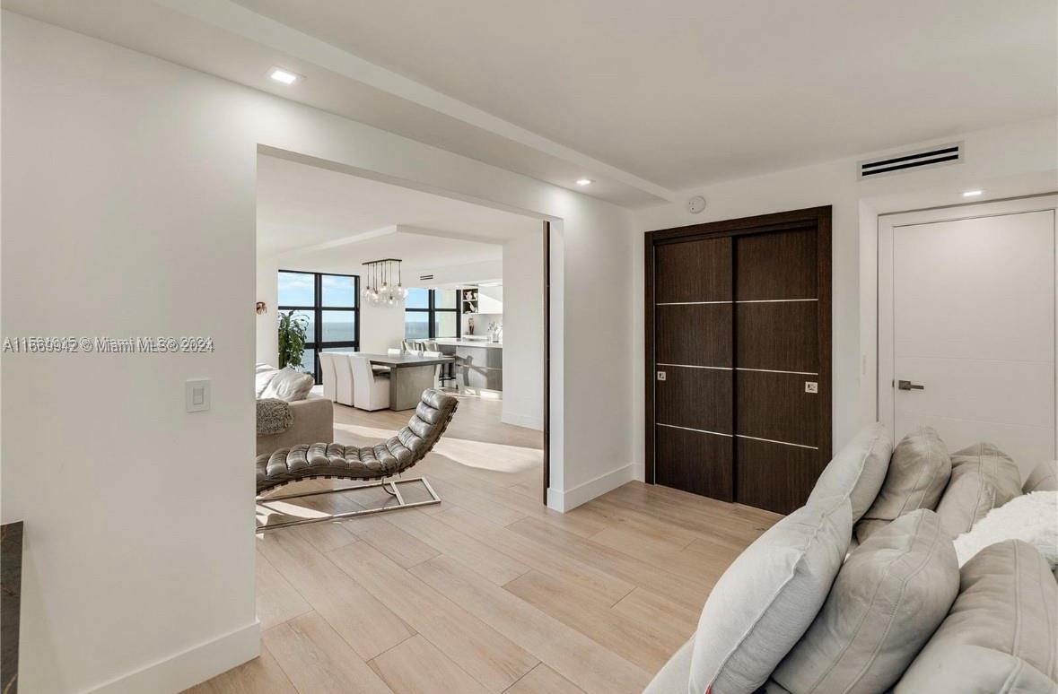 1121 Crandon Blvd # D1207