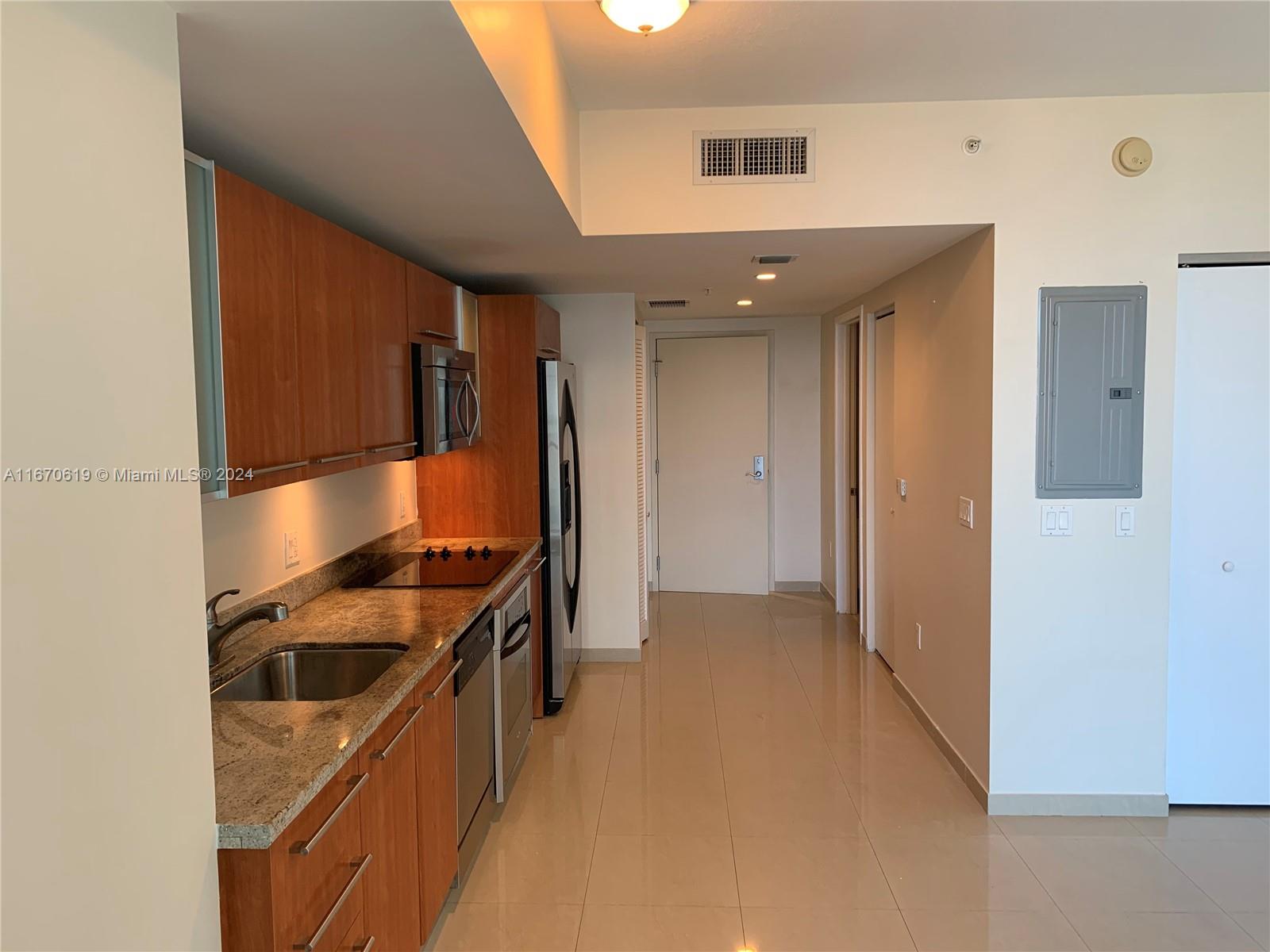 185 SW 7th St # 1606