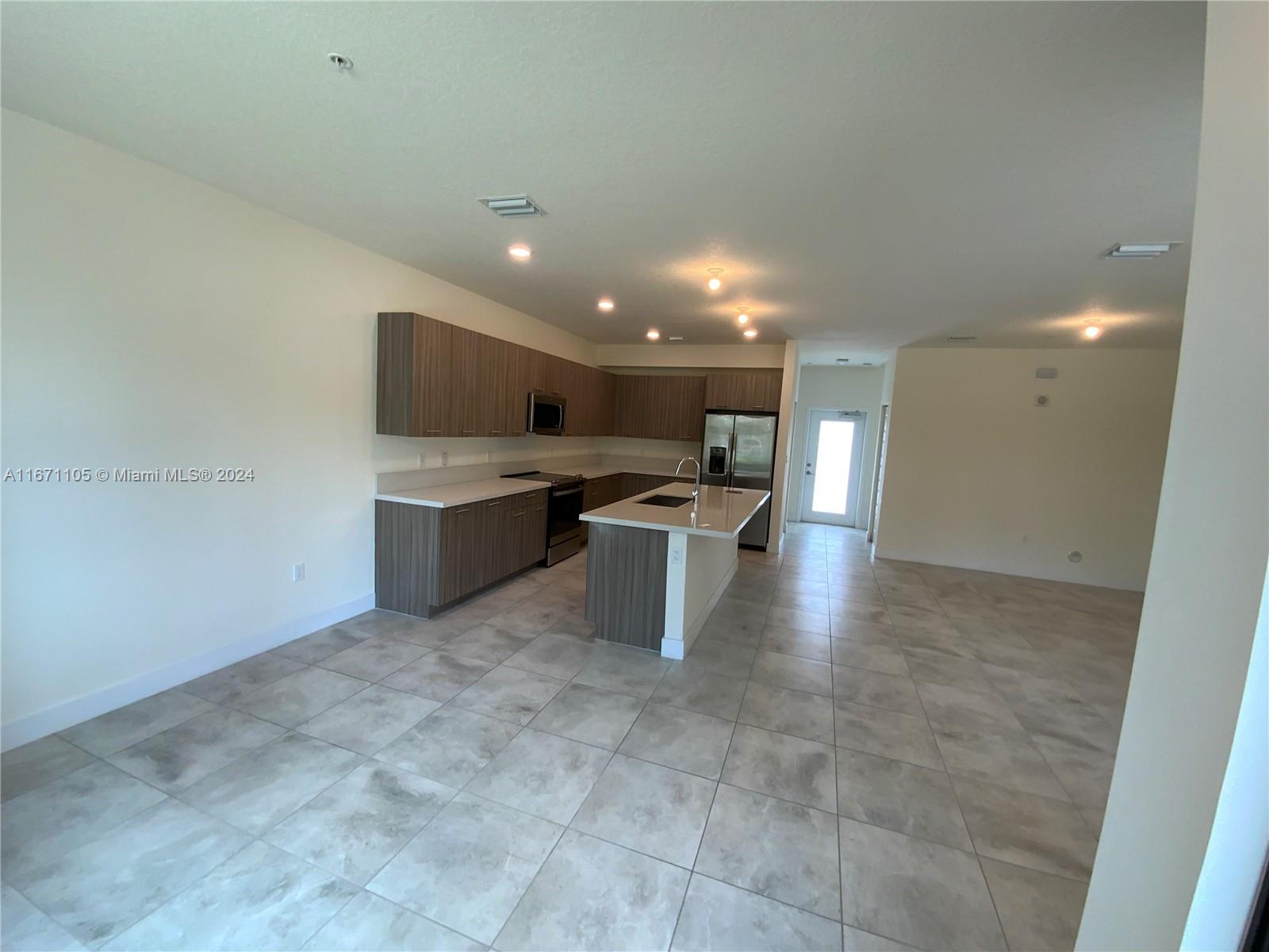 4640 NW 84 Avenue # 18