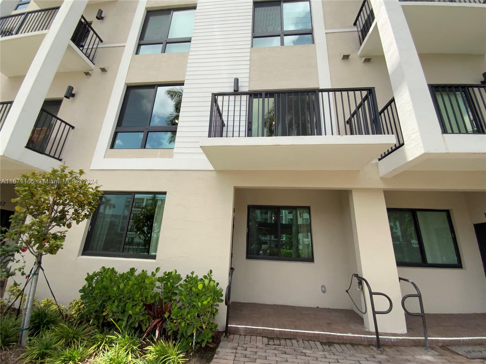 4640 NW 84 Avenue # 18