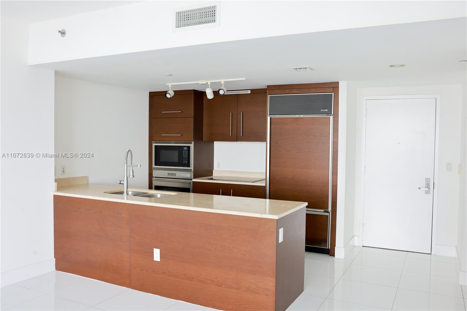 465 Brickell Ave # 4206