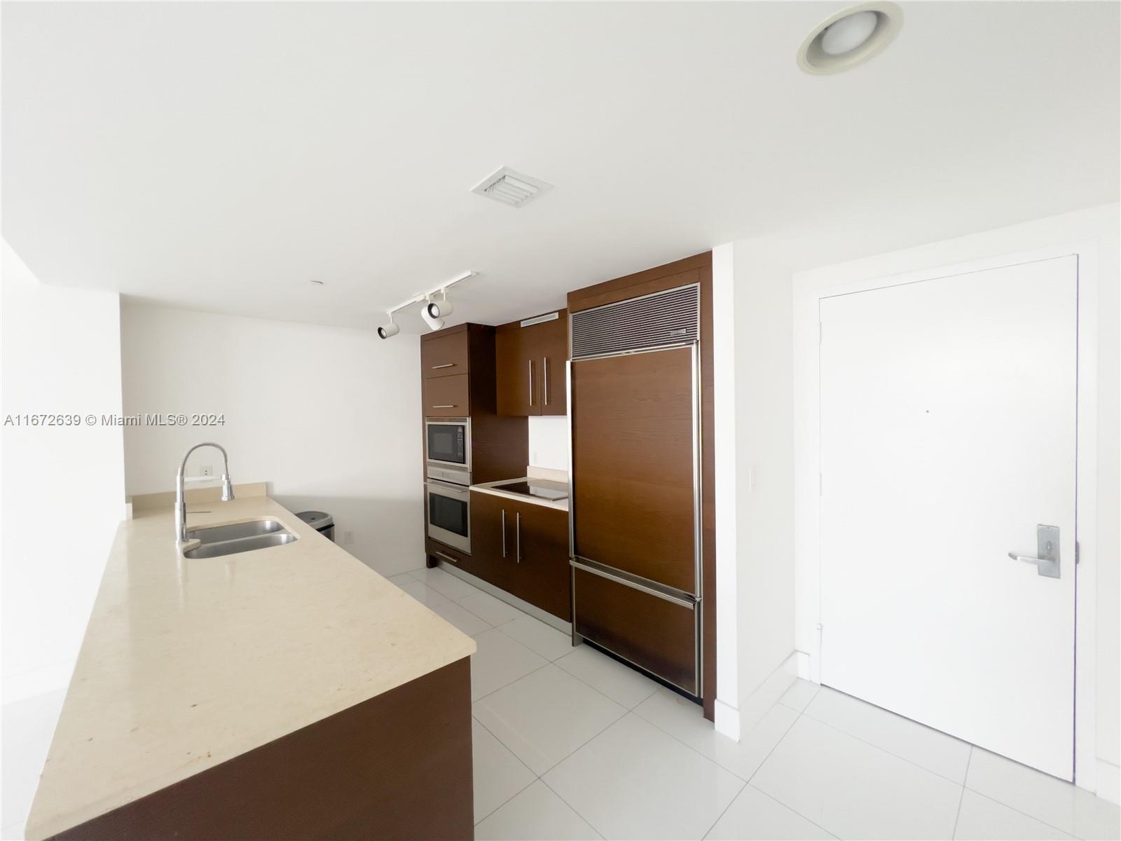 465 Brickell Ave # 4206