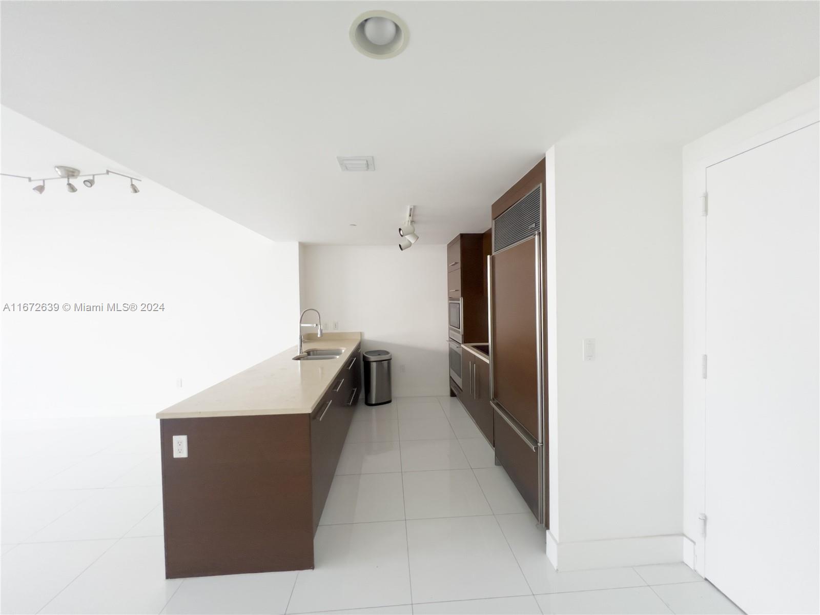 465 Brickell Ave # 4206