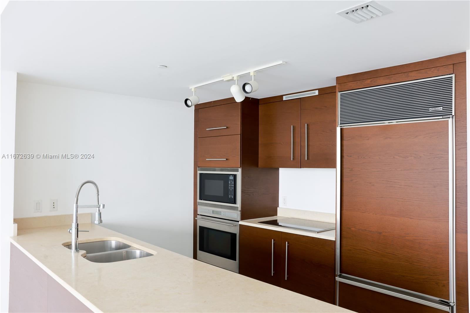 465 Brickell Ave # 4206