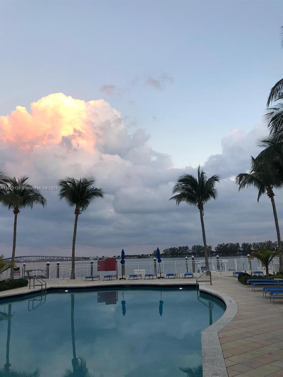 2101 Brickell Ave # 1010