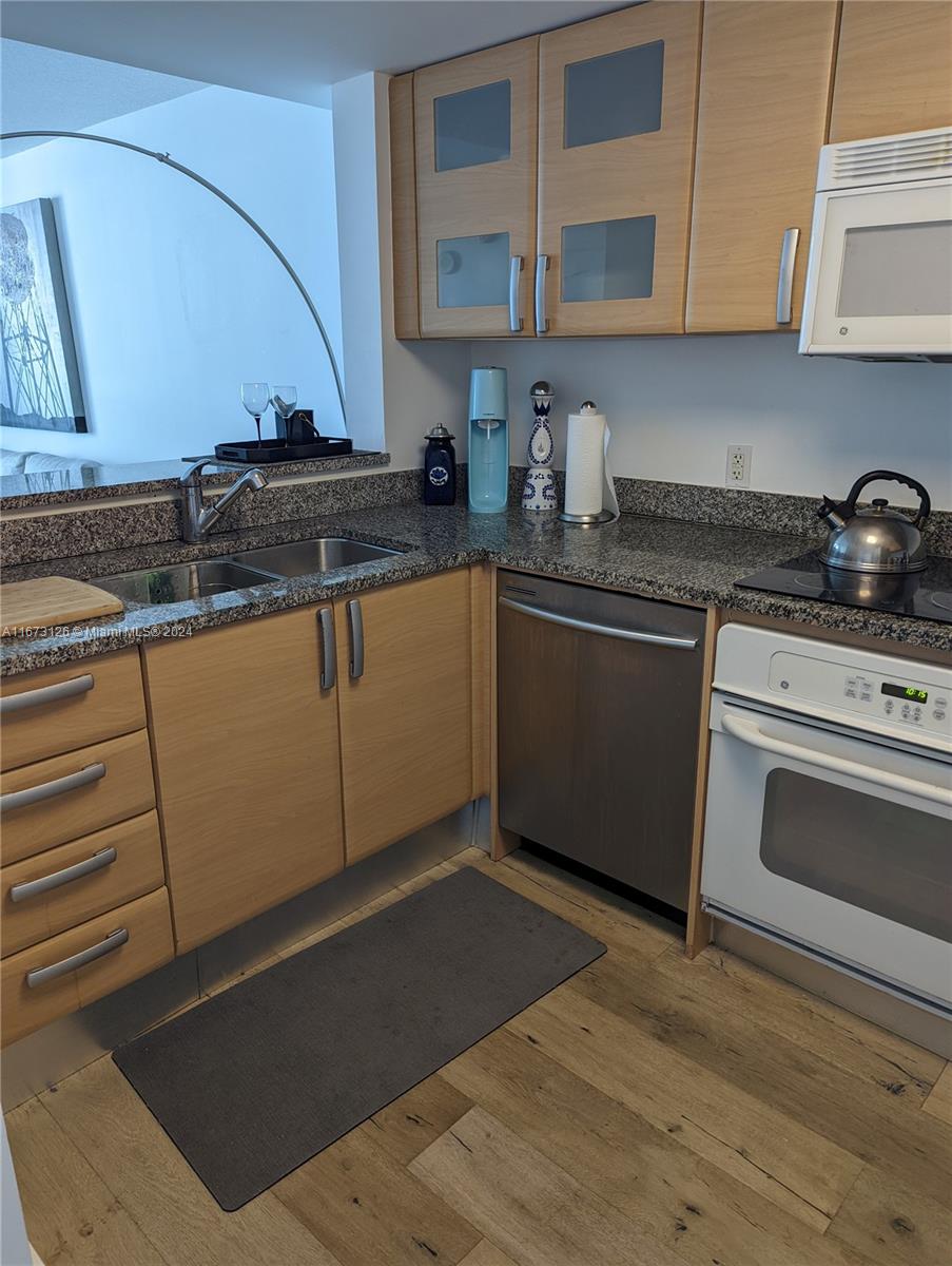 2101 Brickell Ave # 1010