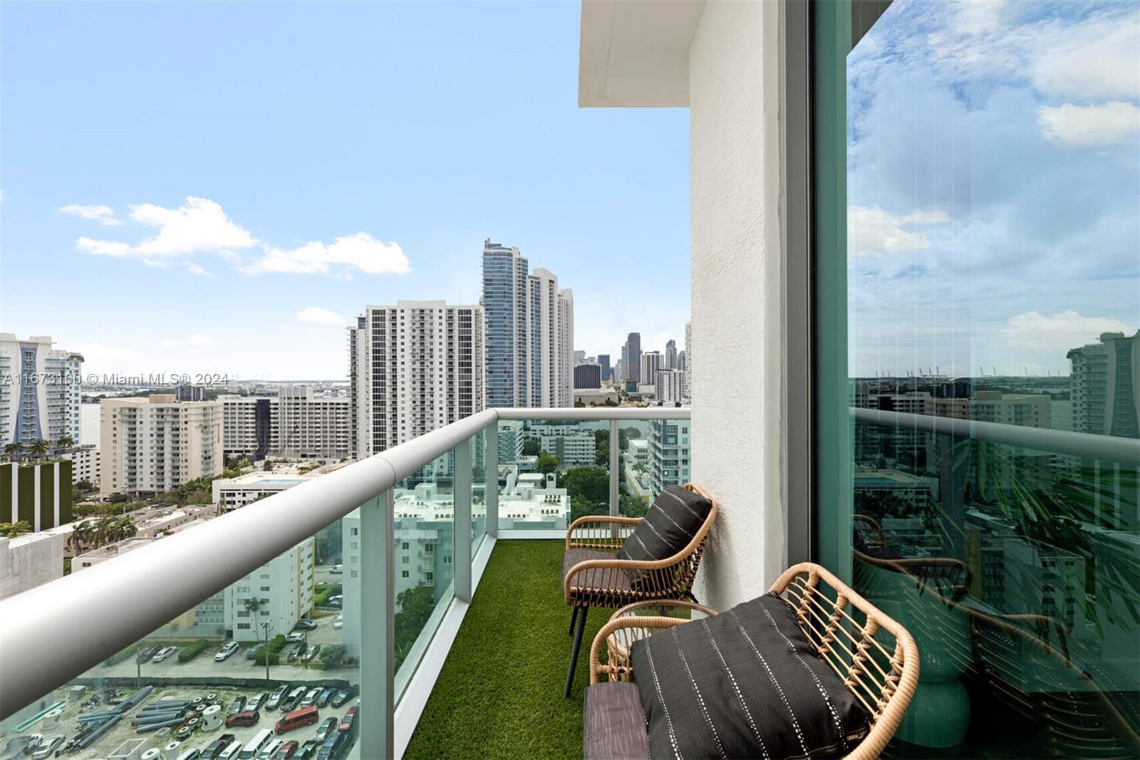333 NE 24th St Unit: PH1910