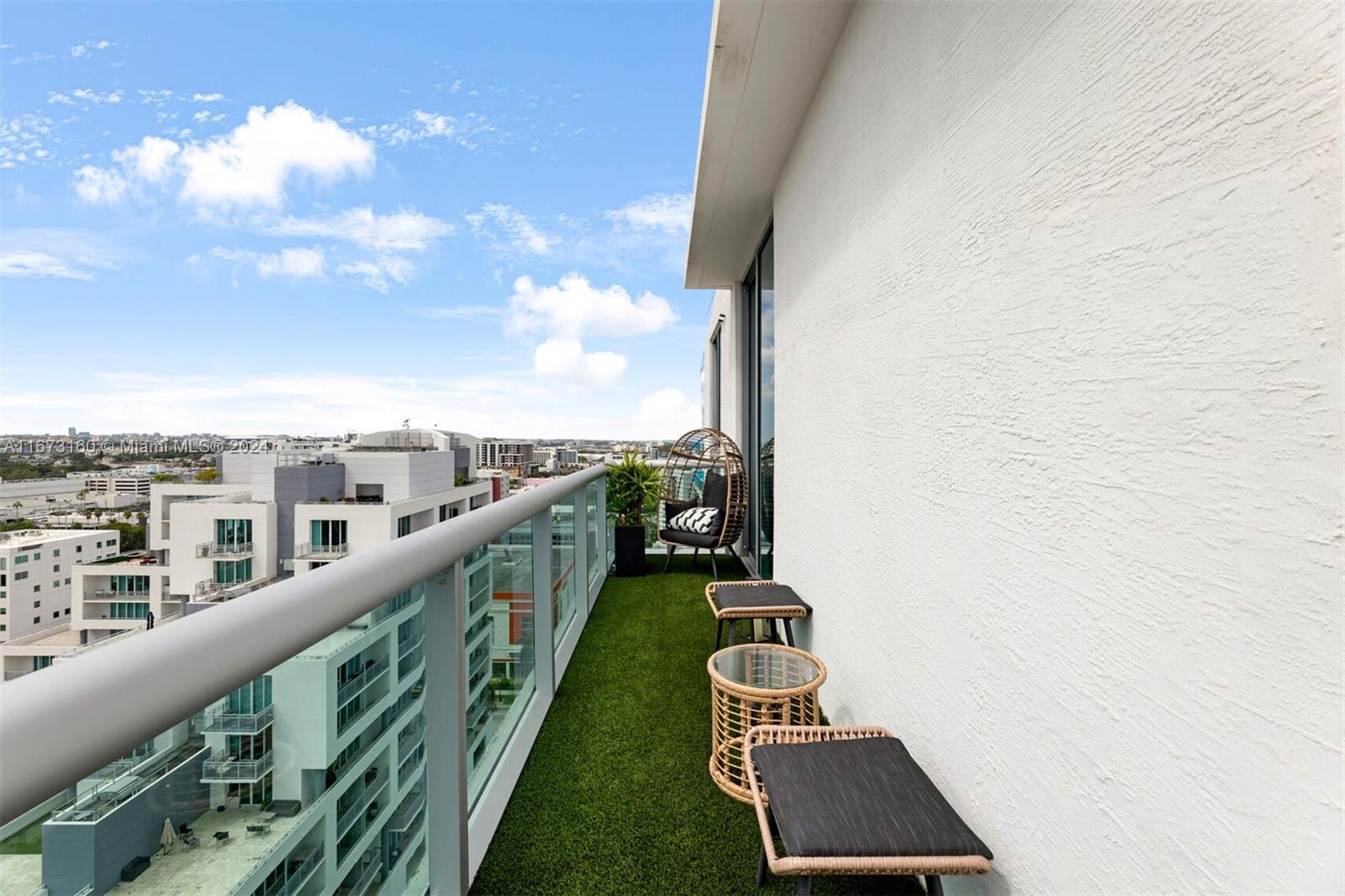 333 NE 24th St Unit: PH1910