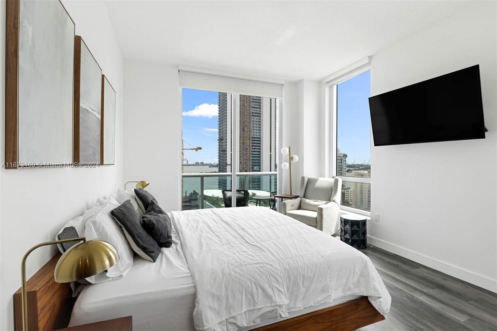 333 NE 24th St Unit: PH1910