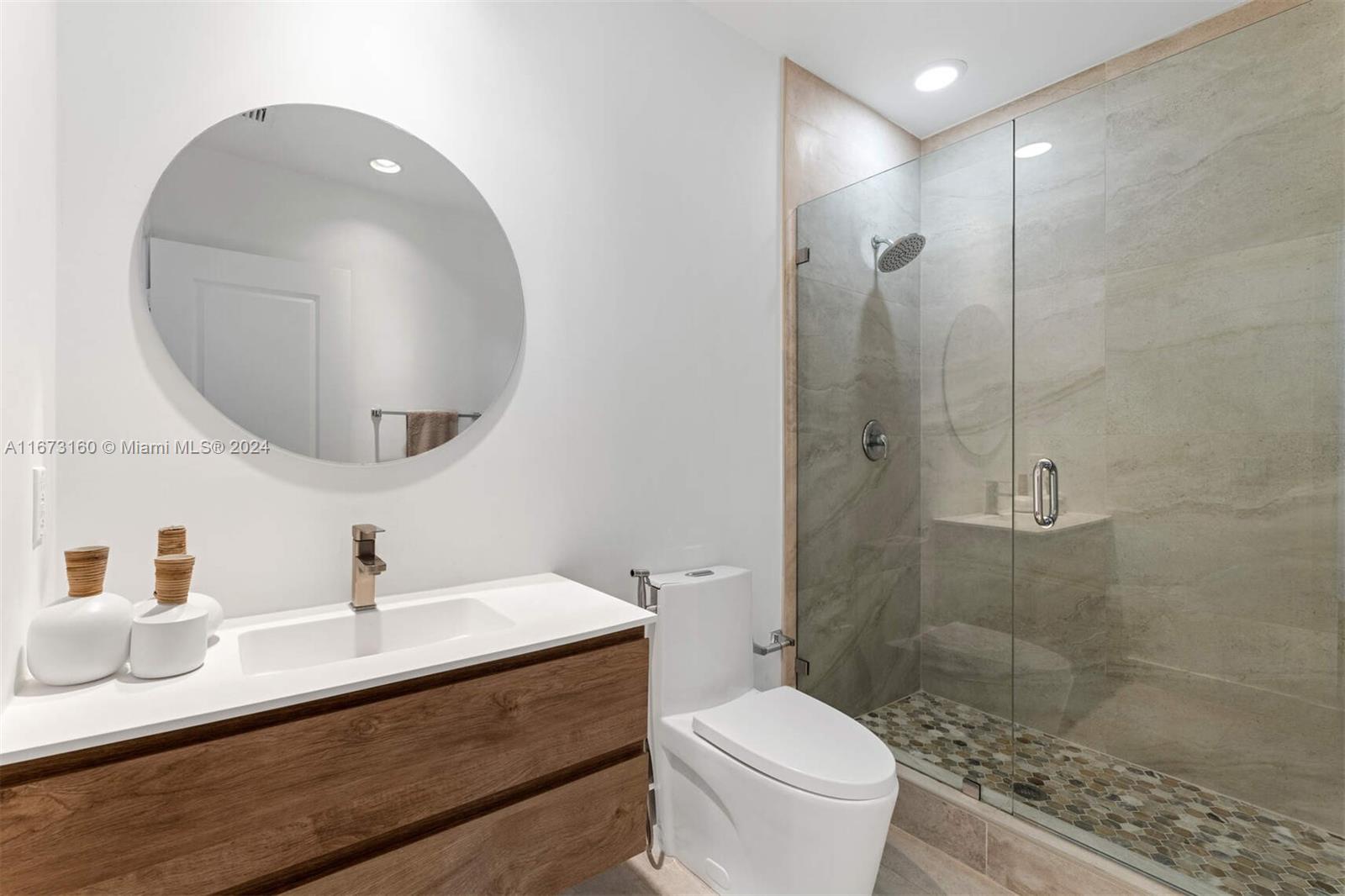 333 NE 24th St Unit: PH1910