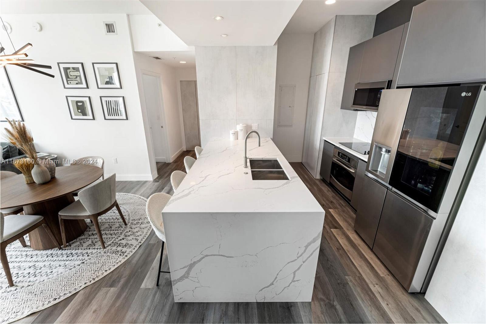 333 NE 24th St Unit: PH1910