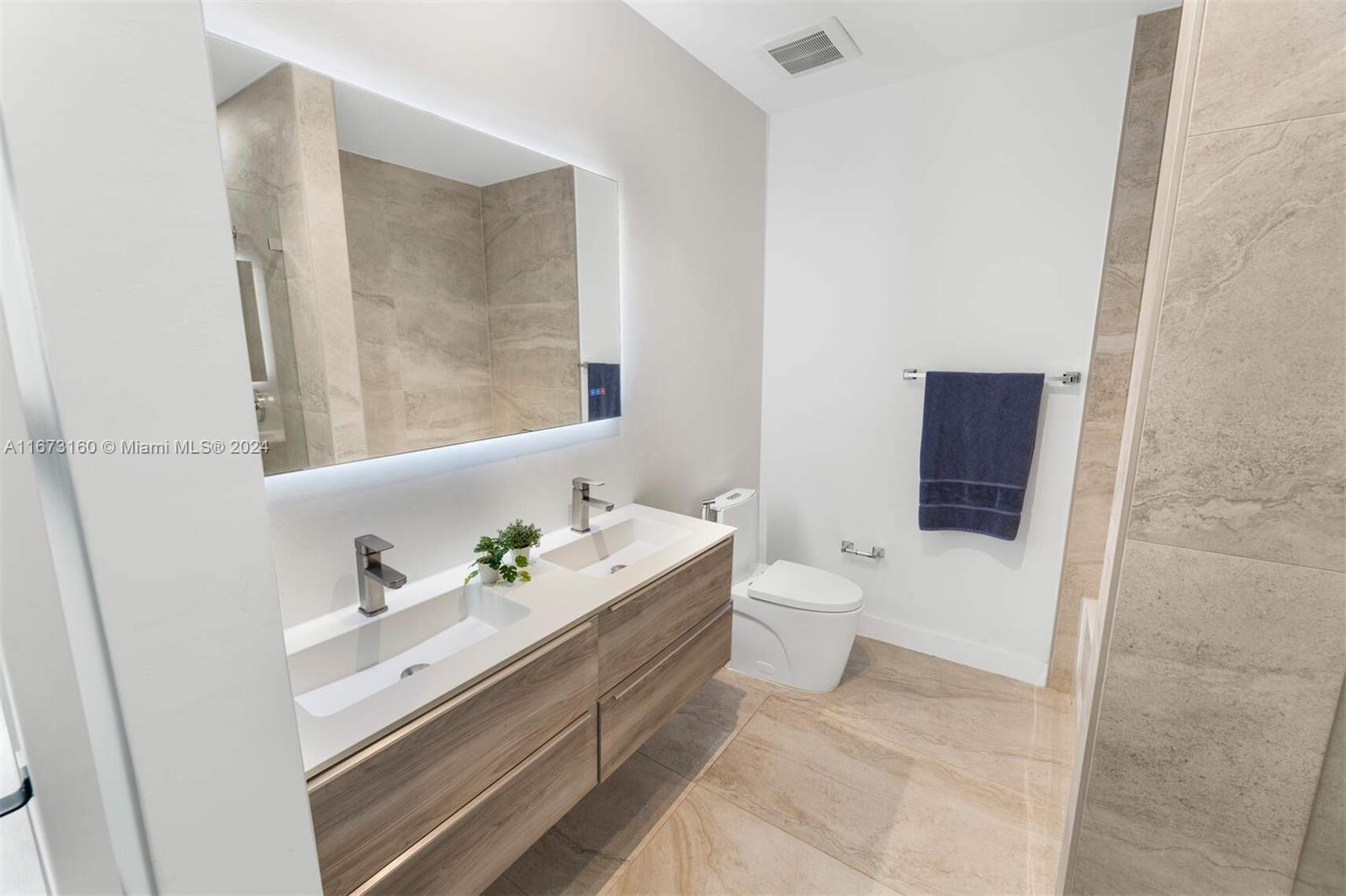 333 NE 24th St Unit: PH1910