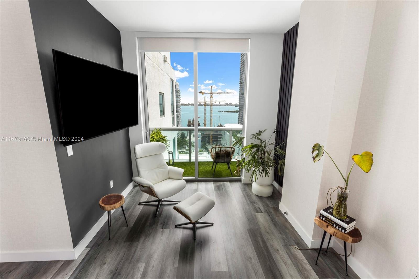 333 NE 24th St Unit: PH1910