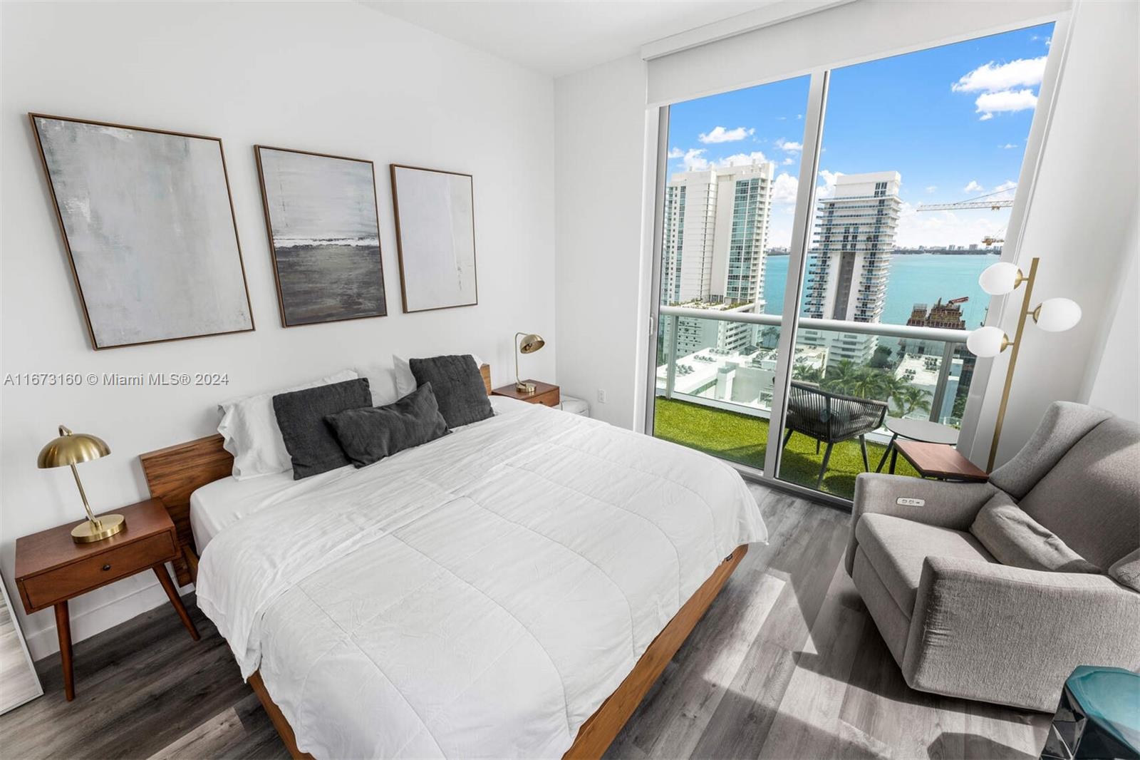 333 NE 24th St Unit: PH1910