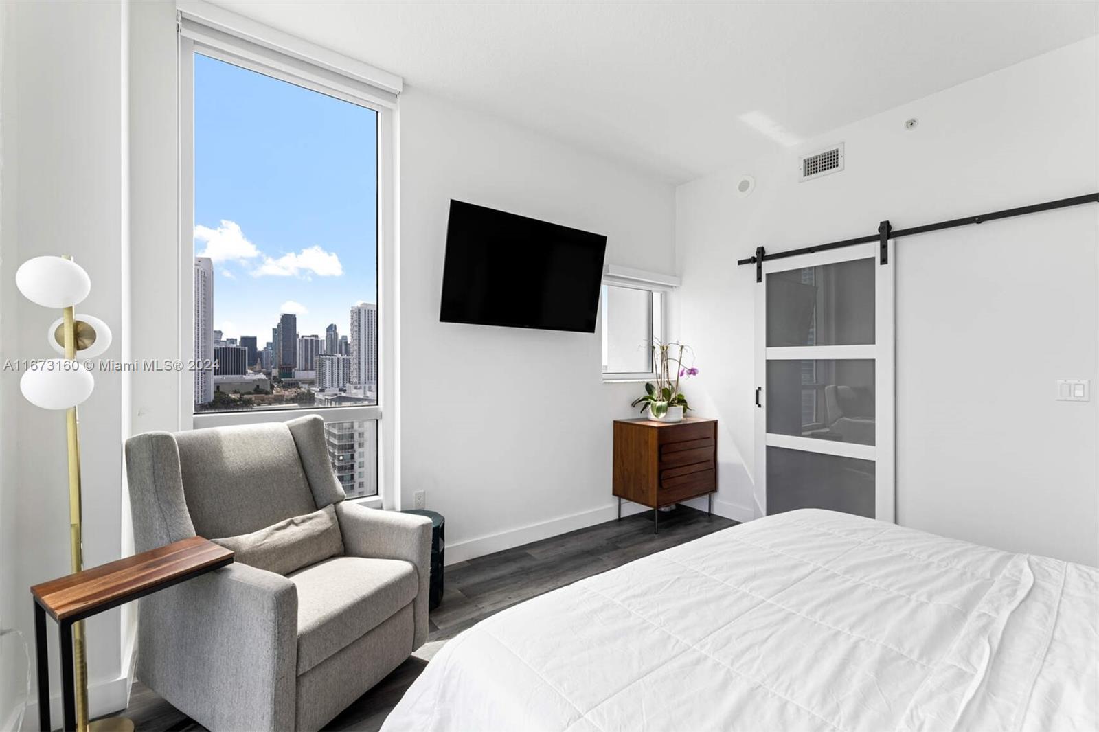 333 NE 24th St Unit: PH1910