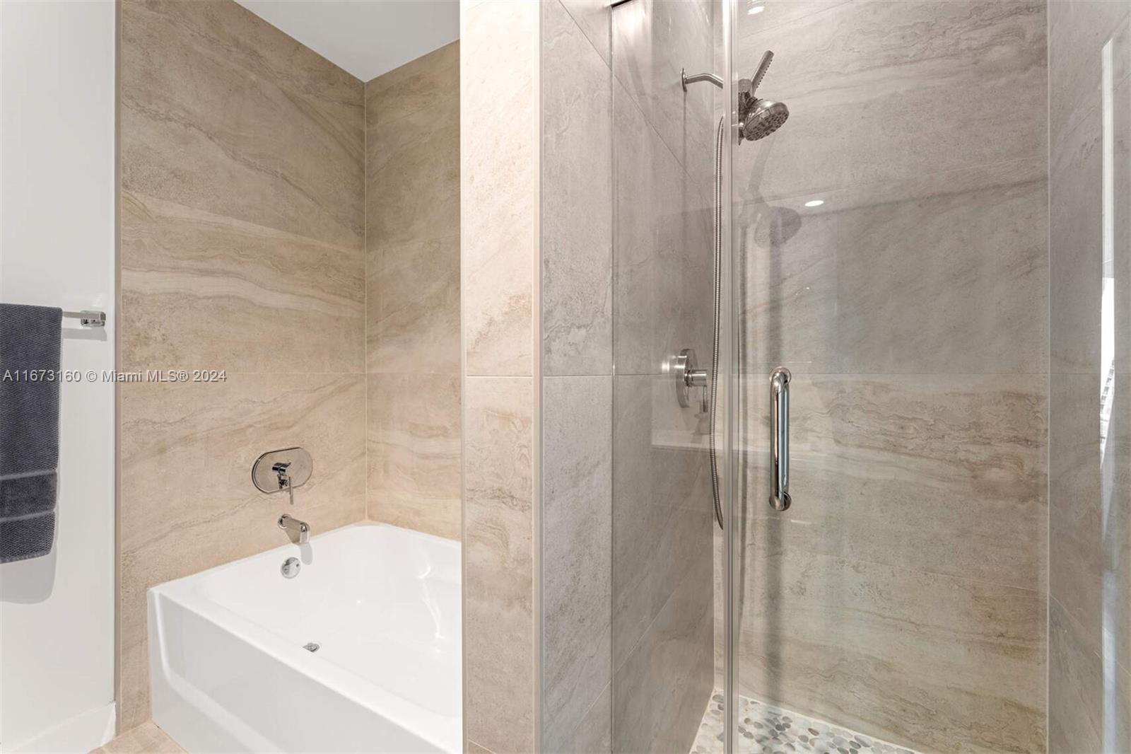 333 NE 24th St Unit: PH1910