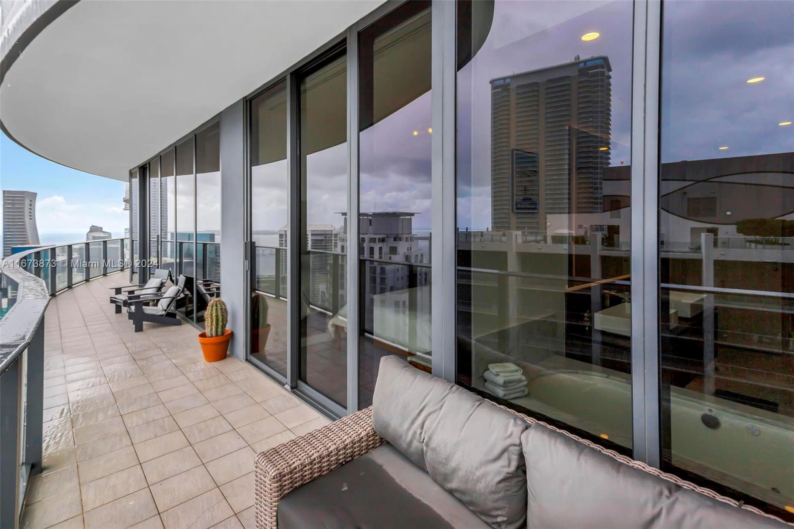 1000 Brickell Plz Unit: PH5105