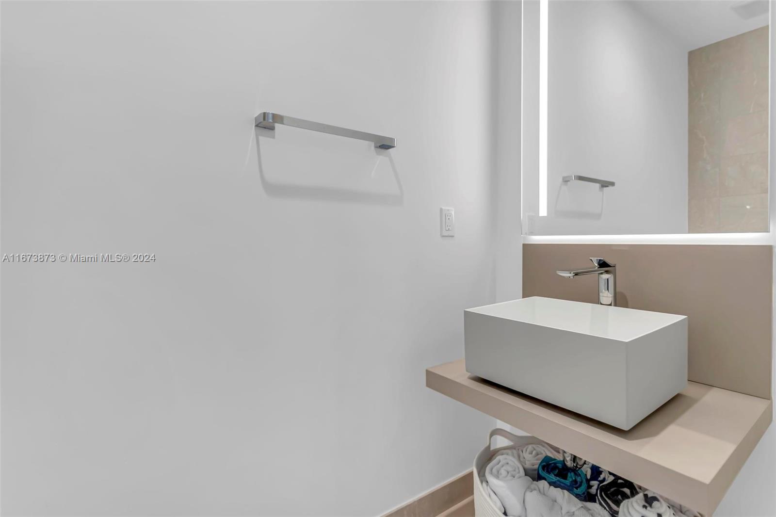 1000 Brickell Plz Unit: PH5105