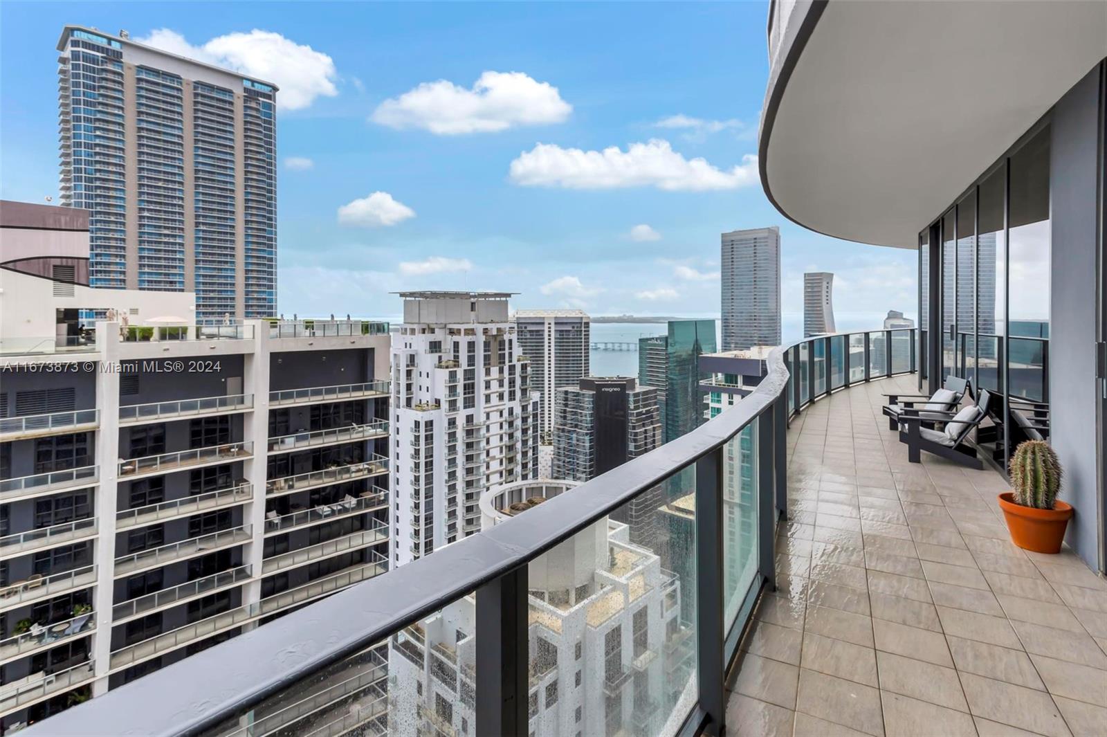 1000 Brickell Plz Unit: PH5105