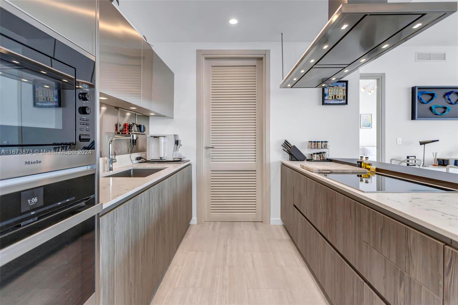 1000 Brickell Plz Unit: PH5105