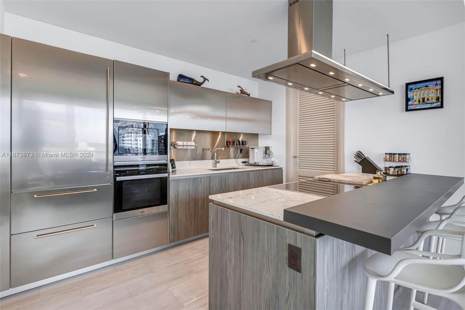 1000 Brickell Plz Unit: PH5105