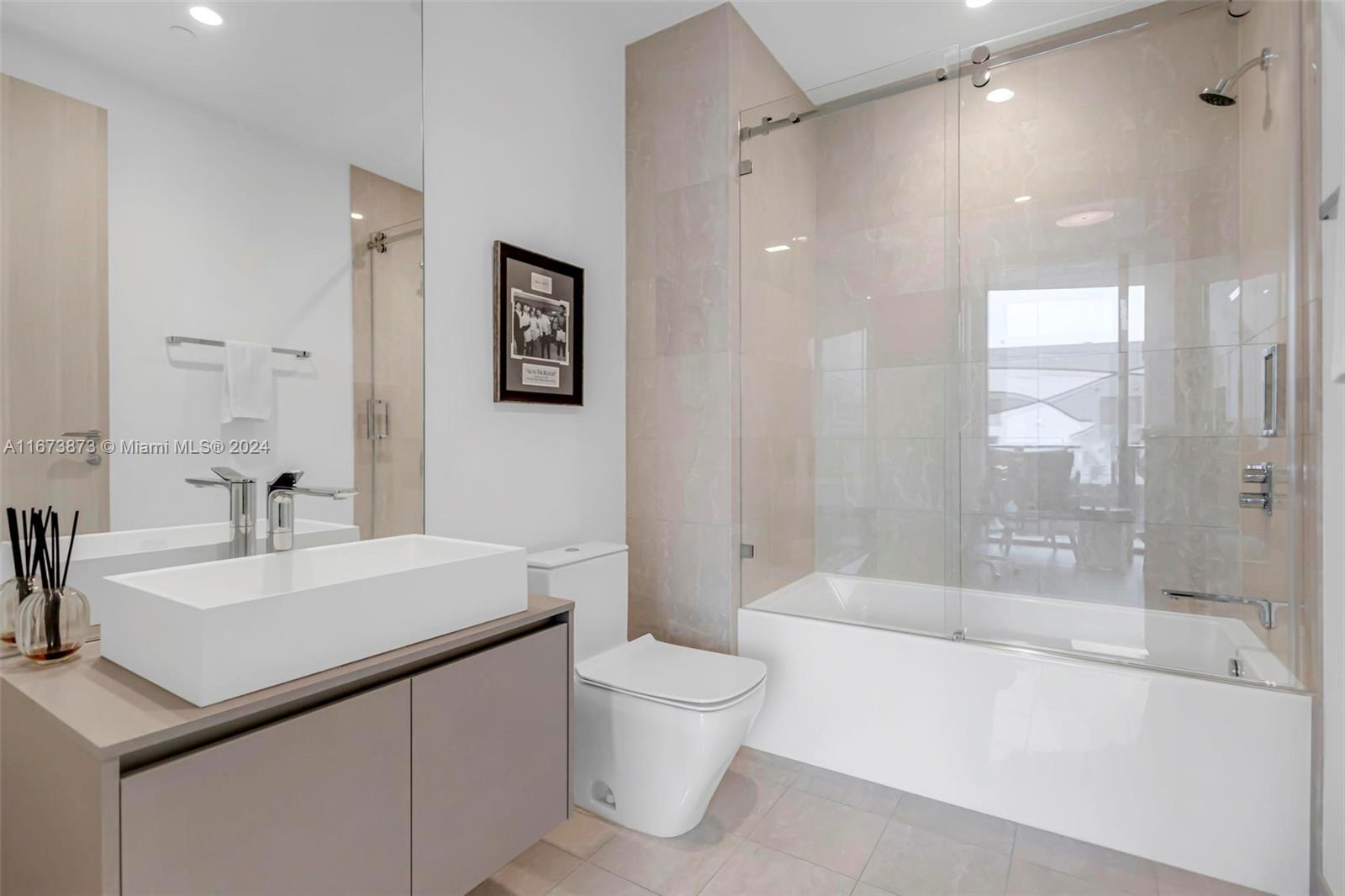 1000 Brickell Plz Unit: PH5105