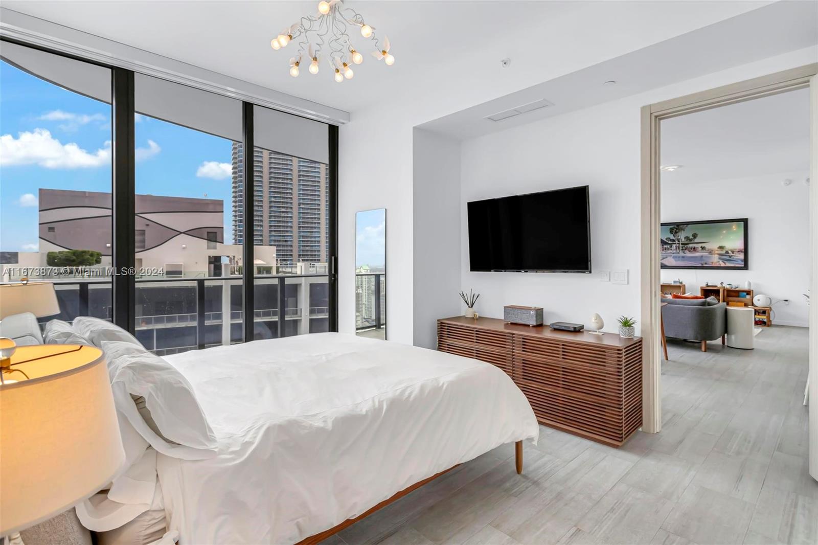 1000 Brickell Plz Unit: PH5105