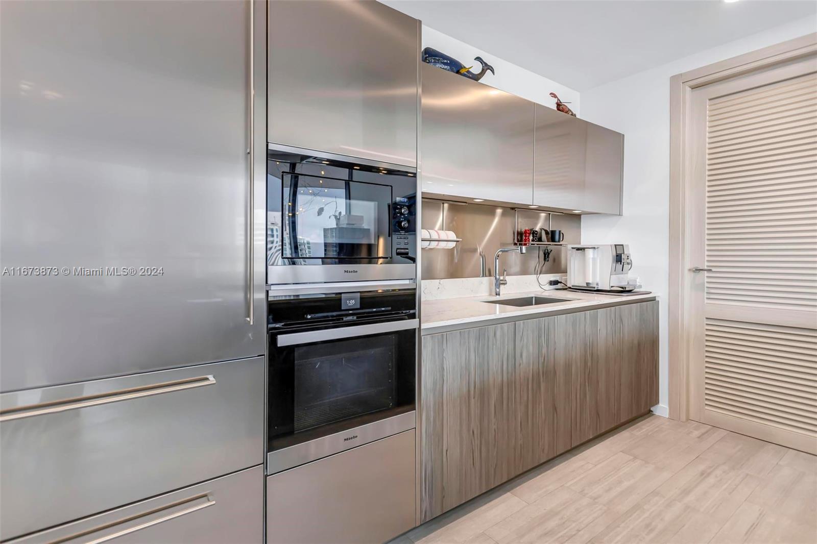 1000 Brickell Plz Unit: PH5105