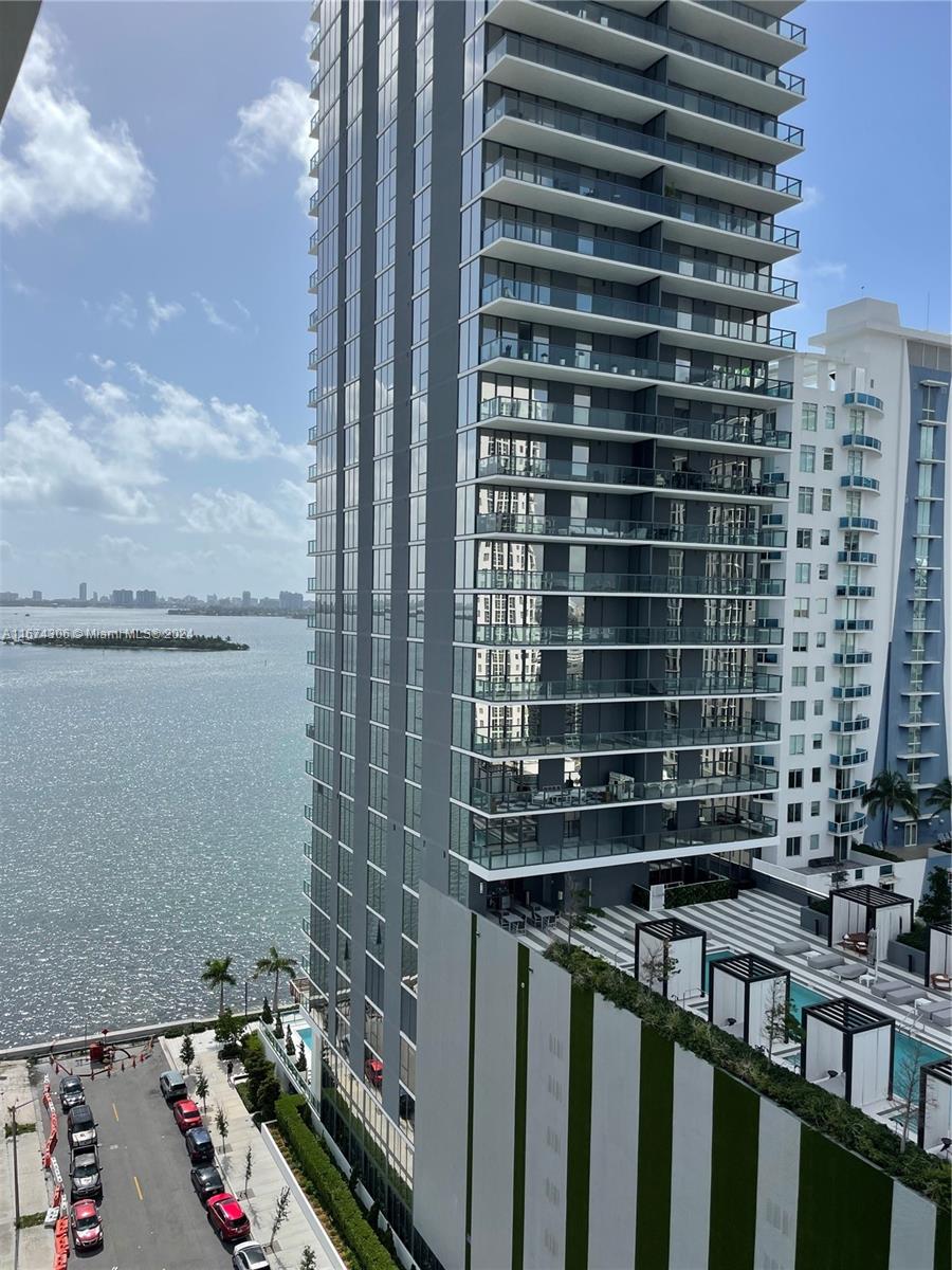 601 NE 23rd St # 1704