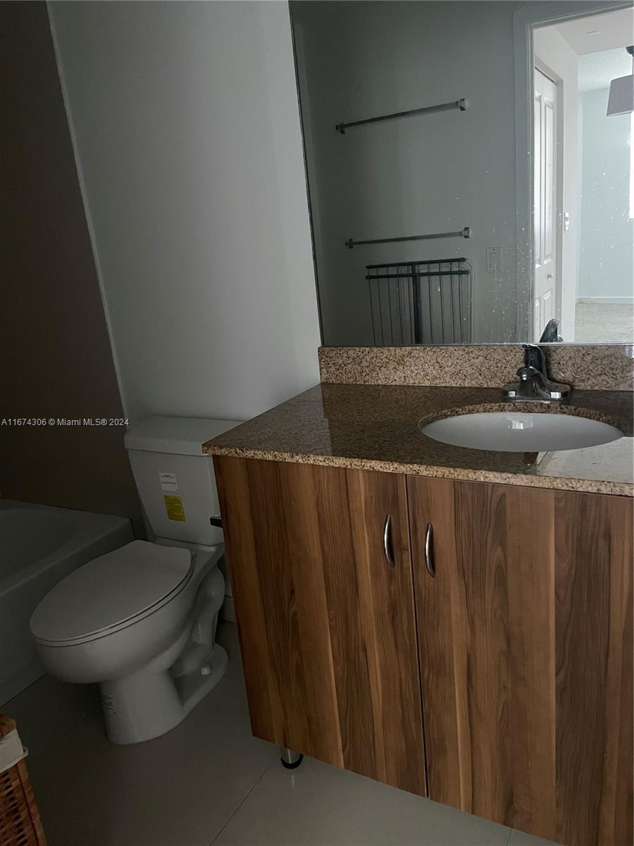 601 NE 23rd St # 1704