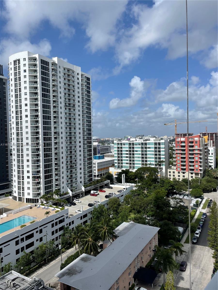 601 NE 23rd St # 1704