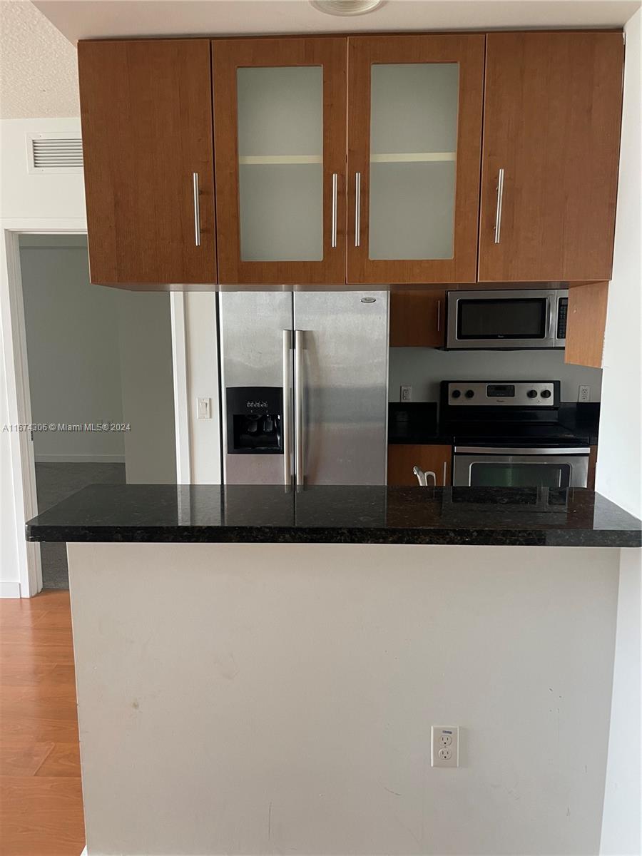 601 NE 23rd St # 1704