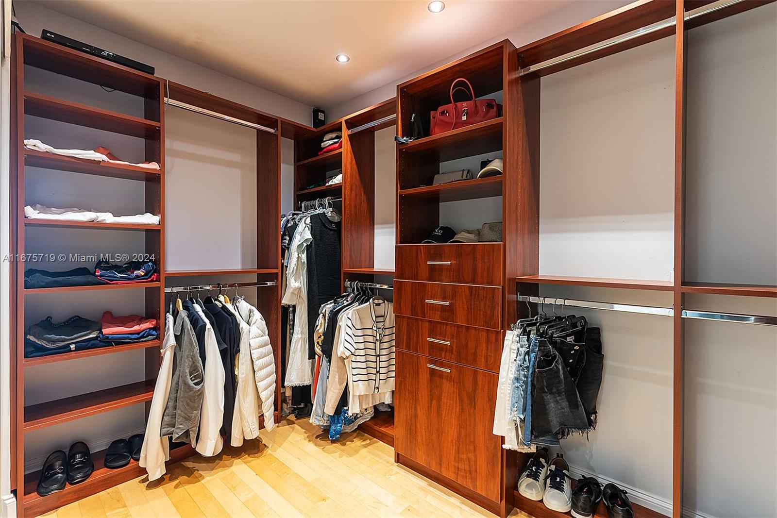 16400 Collins Ave # 1042