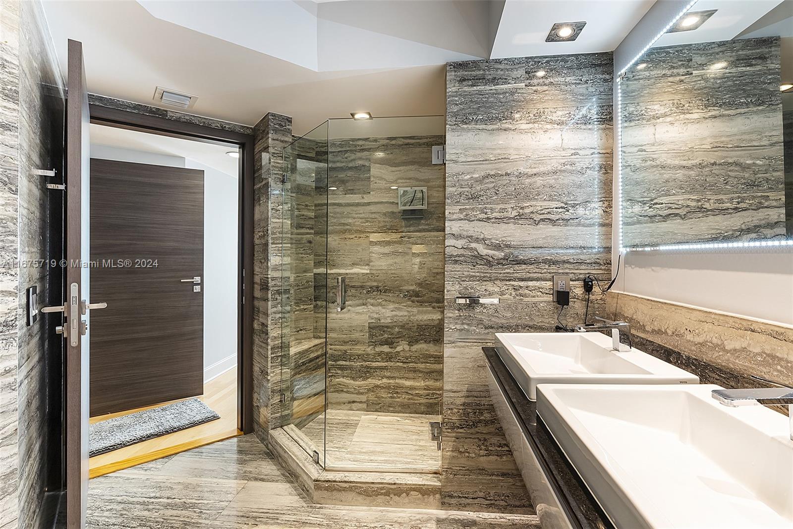 16400 Collins Ave # 1042