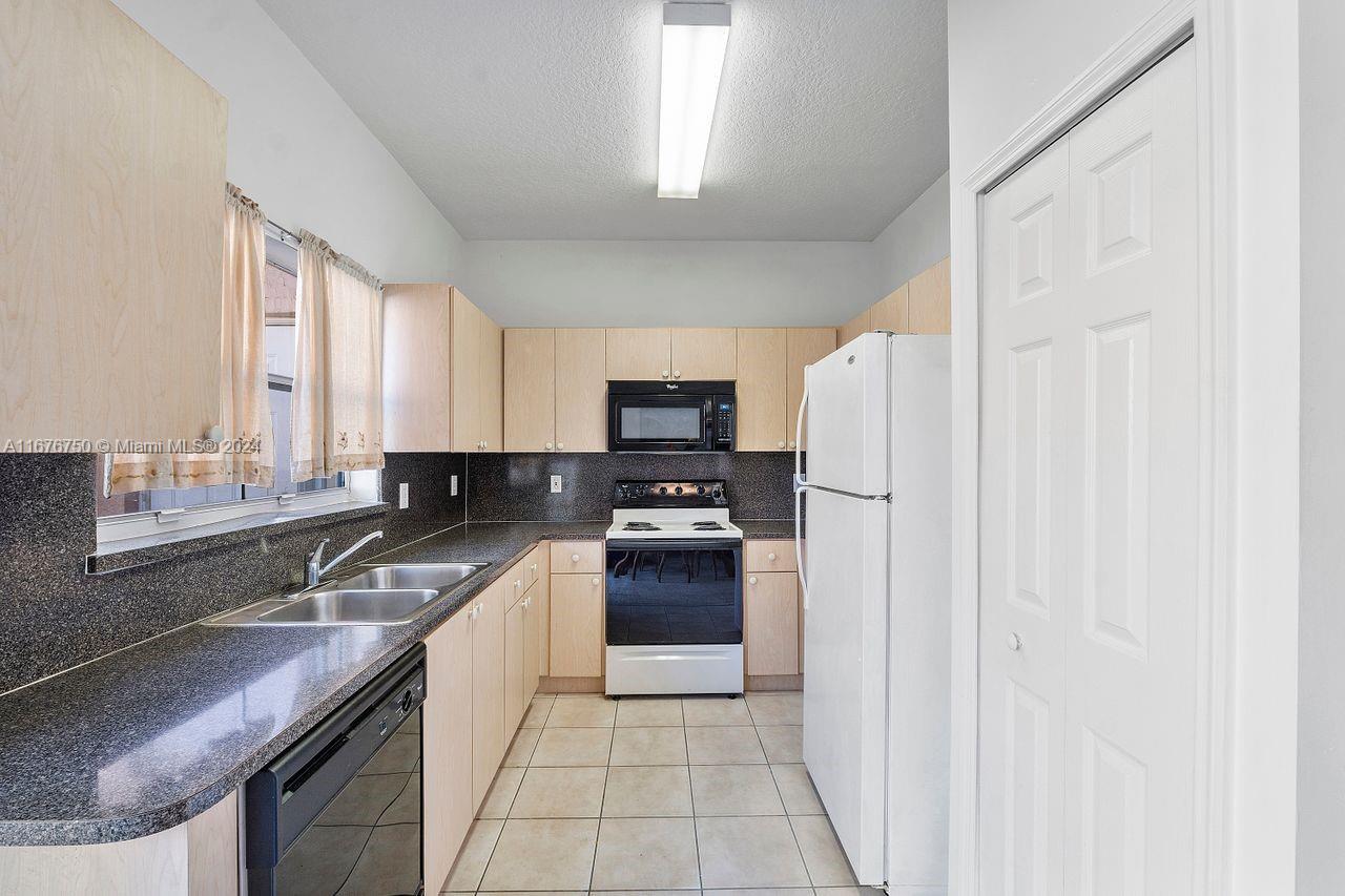 8401 NW 139th Ter # 3206