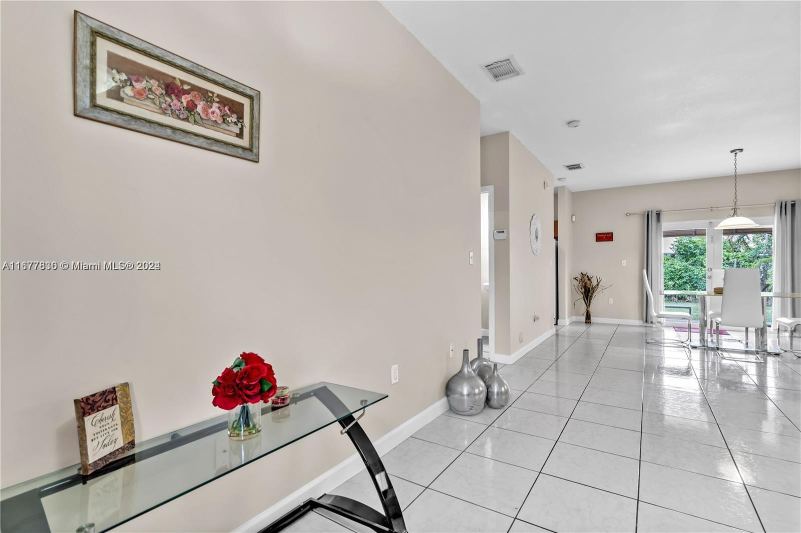 1081 NE 41st Ter