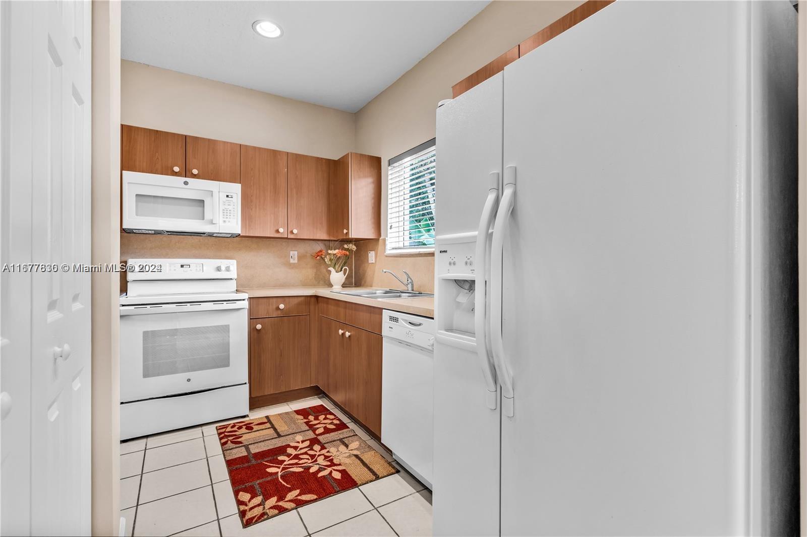 1081 NE 41st Ter