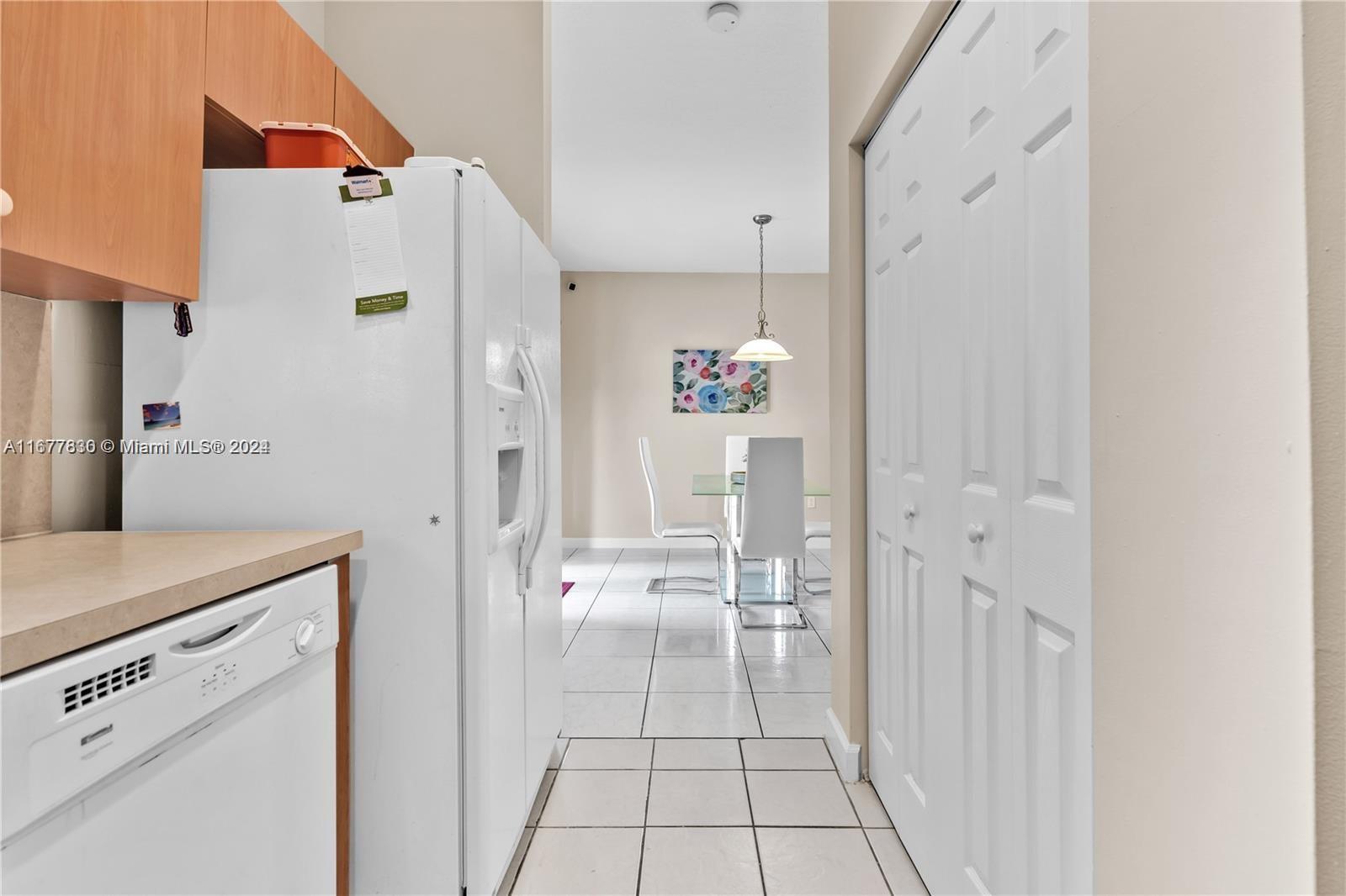 1081 NE 41st Ter