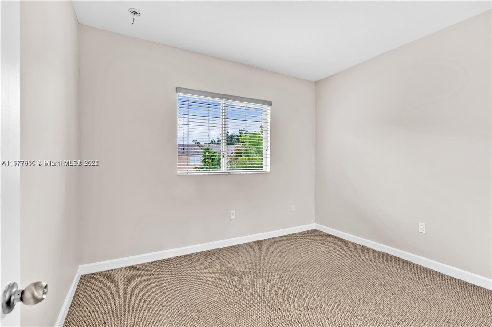 1081 NE 41st Ter