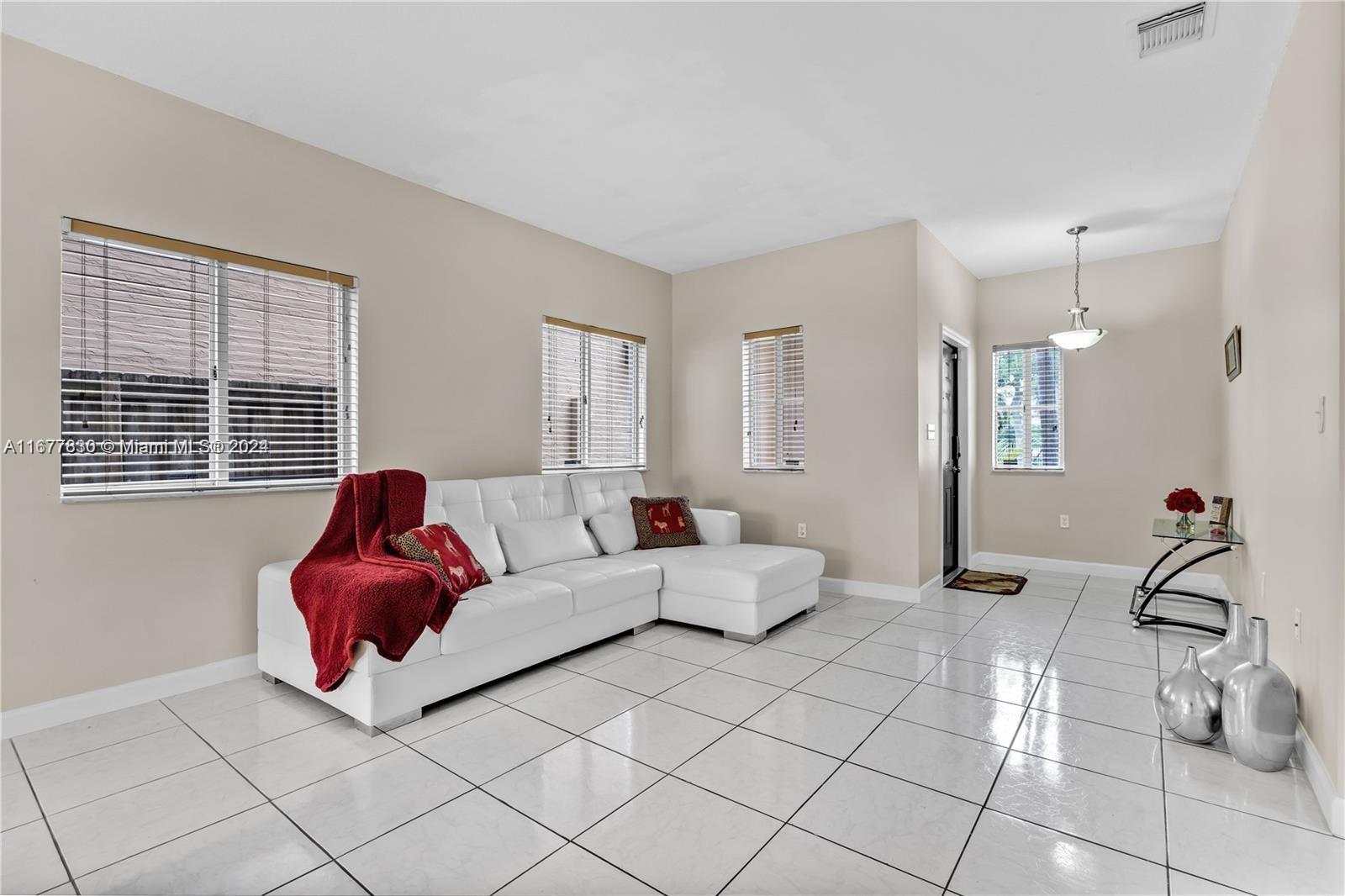 1081 NE 41st Ter